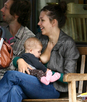 celebrity breastfeeding in public