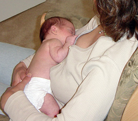 cradle hold for best breastfeeding